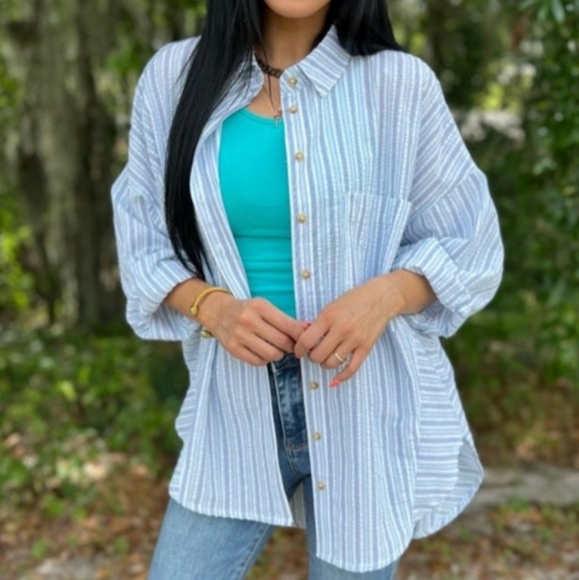 Nwt Boutique Brand lightweight button down shacket - Picture 2 of 9